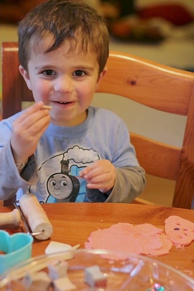 A Valentine Themed Invitation to Create with Cherry Play Clay (A great toddler sensory activity for toddlers!)~ Buggy and Buddy