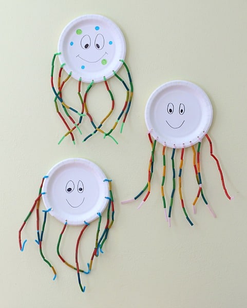 Here's a fun summer craft for kids that also provides fine motor and counting practice~ A Paper Plate Octopus! ~ Buggy and Buddy