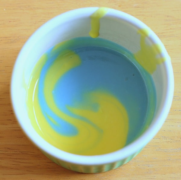 mix the yellow and blue glaze together to make green