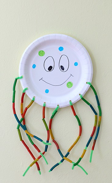 Here's a fun summer craft for kids that also provides fine motor and counting practice~ A Paper Plate Octopus! ~ Buggy and Buddy