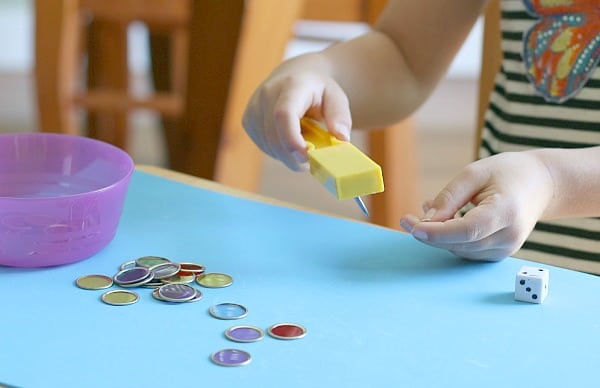 counting game for kids using magnets