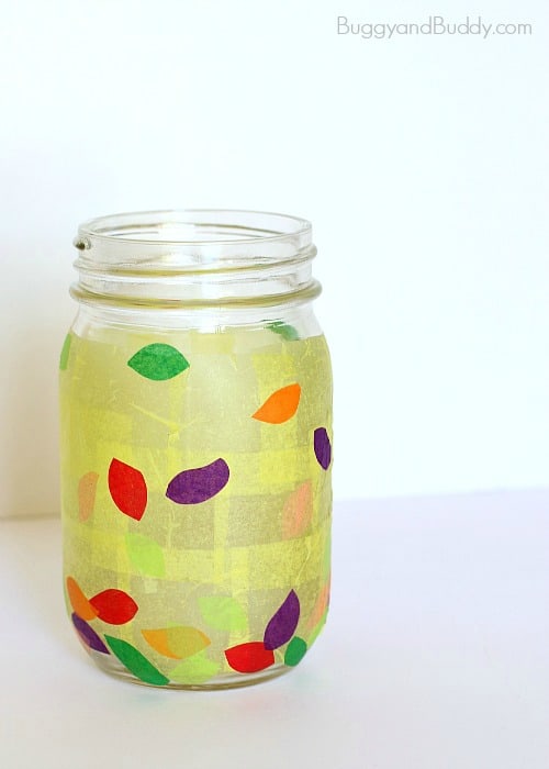Fun Way to Practice Gratitude for Thanksgiving: Make a Thankful Jar! Such an easy Thanksgiving craft that can later be used as a lantern for the Thanksgiving table!