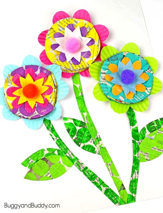 Mixed Media Flower Craft for Kids: Flower craft using newspaper, bubble wrap, cupcake liners. Perfect for spring and Mother's Day